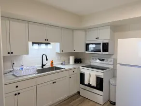 The Junction Retreat! Amazing location! Large 3br. - Image 4