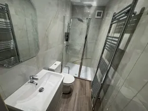 Brand New Luxury Centrally Located 2BR Apartment - Image 4