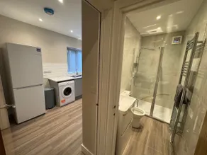 Brand New Luxury Centrally Located 2BR Apartment - Image 5