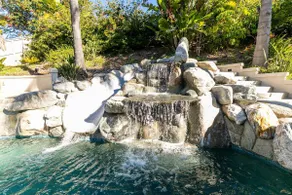 Luxurious Home  w/Hot Tub & Pool + Water Slide - Image 2