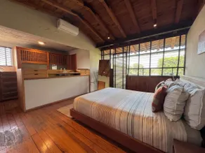 Your retreat with garden and hot tub, close to downtown - Image 5