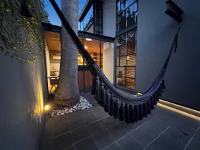 Your retreat with garden and hot tub, close to downtown - Image 3