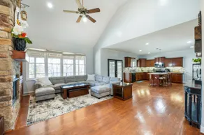 Huge Family Home Near Lynchburg - Image 4