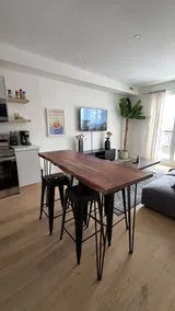 Urban Apartment Nestled on College - Image 2