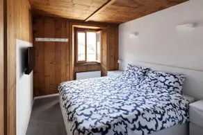 Chic Traditional Apt - with WIFI & View Mountains - Image 3