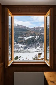 Chic Traditional Apt - with WIFI & View Mountains - Image 2