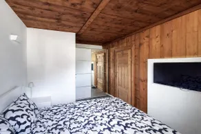 Chic Traditional Apt - with WIFI & View Mountains - Image 4