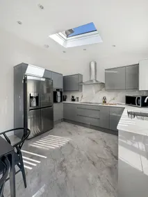 New Spacious 4Bed Home with Garden & Driveway Beeston - Image 3