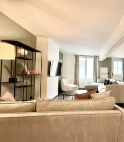 Rare: Architect-designed house with 3 suites - Air-conditioned - Image 3