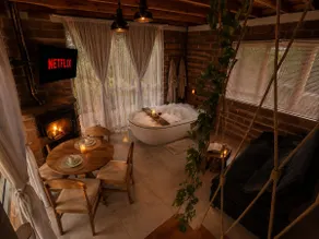 Cabin with hot tub amidst vineyards - Image 5