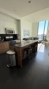 Luxury 13 foot Ceiling 1+Den|1 min Tysons*metro - Image 4