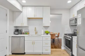 4BR Family Home Near Lake/Northwestern + Parking - Image 3
