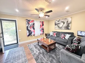 Newly Remodeled Home Near Florida Emerald Coast - Image 2