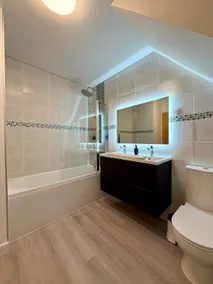 Beautiful 2-Bedroom Apartment, Air-Conditioned, Free Parking, Wi-Fi, Sleeps 6 - Image 5