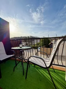Beautiful 2-Bedroom Apartment, Air-Conditioned, Free Parking, Wi-Fi, Sleeps 6 - Image 4
