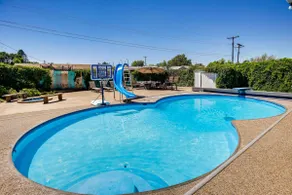 Luxury Mountain View Retreat with Pool & Hot tub - Image 3