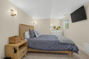 Luxury Mountain View Retreat with Pool & Hot tub - Image 4