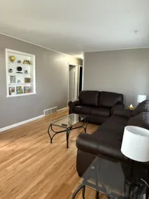 Bright and Spacious 3 br house - Image 3