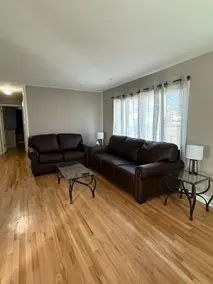 Bright and Spacious 3 br house - Image 2