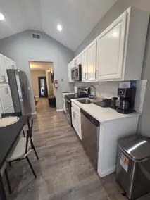 Downtown 2BR w/ Easy NYC & Beach Access via Train - Image 4
