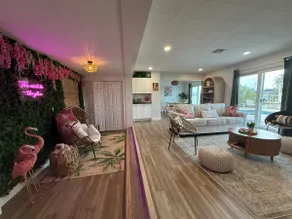 Relaxing waterfront retreat with pool - Image 3