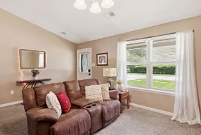 Cozy 3BR House with garage, patio near Asbury/Lex - Image 4