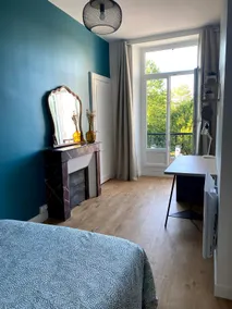 Spacious-Bright-4 Bedrooms-8 People-City Center - Image 5