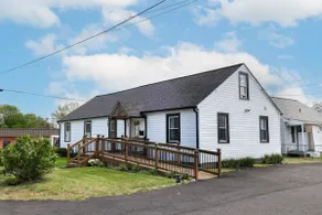 Charming 1950s Bungalow Near Downtown FXBG. - Image 2