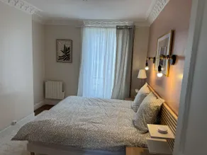 Bel appartement entièrement rénové - Image 2