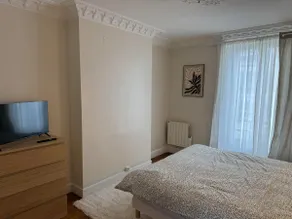 Bel appartement entièrement rénové - Image 3