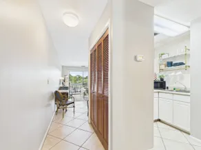Bayfront Studio Apartment|Walk to Dining & Marina - Image 5