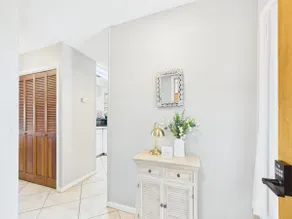 Bayfront Studio Apartment|Walk to Dining & Marina - Image 3