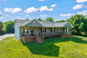 Peaceful Country Home Oak Grove sleeps 10 - Image 2