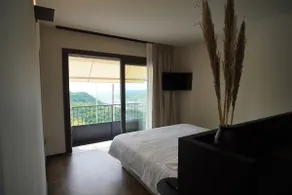 El Cielo: Design & View of the Hills - Image 2