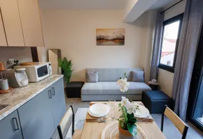 Minimal Luxury in the Heart of the City - Image 4