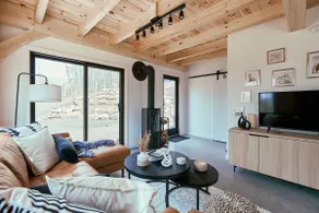 Charming Post & Beam Lakeside Cottage| Laurentians - Image 4