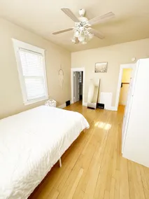 Downtown Clean & Cozy Getaway - Image 3