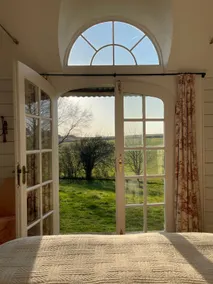 Summer house with outdoor bath and field views - Image 2