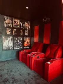 Quiet getaway / movie theater & Jacuzzi experience - Image 5