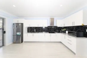 Spacious Entire Guest House - Quiet & Convenient - Image 2