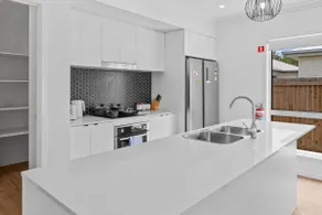 Family Friendly 4 Bedroom Home with 3 Bathrooms and Air Conditioning - Image 5