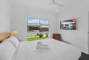 Family Friendly 4 Bedroom Home with 3 Bathrooms and Air Conditioning - Image 4