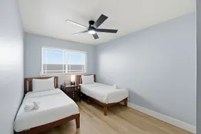 Modern 4BR Home, Sleeps 9, Near Silicon Valley - Image 5