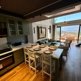 Loft with Sea View and High Ceilings - Image 5