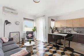 Le Bleu, Stylish Apartment steps from the Sea - Image 2