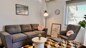 Le Bleu, Stylish Apartment steps from the Sea - Image 4