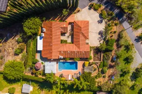 Regen Retreat - 8 Minutes to Monserate Winery - Image 2
