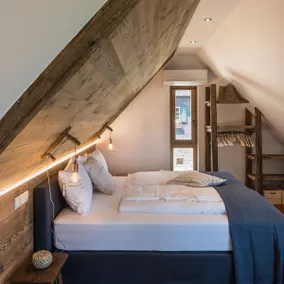 Quaint wine lodge with pool & hot tub - Image 5
