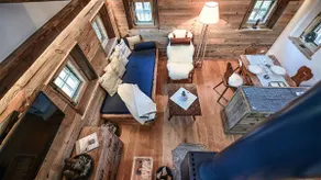 Quaint wine lodge with pool & hot tub - Image 3