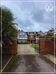 Luxury 6 Bed Mansion with Cinema, Gardens & Gated Estate - Image 4